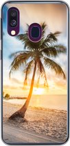 Geschikt voor Samsung Galaxy A40 hoesje - Zonsondergang - Strand - Palmboom - Siliconen Telefoonhoesje