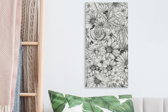 Tableau sur toile Une illustration en noir et blanc d'un dessin floral - 20x40 cm - Décoration murale