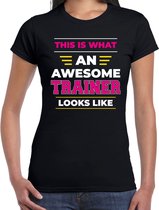 An awesome trainer / een geweldige trainer cadeau t-shirt zwart - dames -  kado shirt  / verjaardag cadeau / bedankje XL