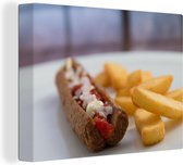 Délicieux frikandel spécial avec frites Toile 80x60 cm - Tirage photo sur toile (Décoration murale salon / chambre)