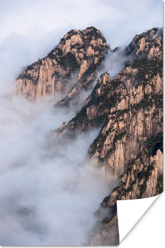 Mist in de bergen Poster 60x90 cm - Foto print op Poster (wanddecoratie woonkamer / slaapkamer)
