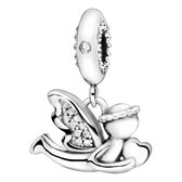 Tracelet - Zilveren bedels - Bedel vliegende engel met hartje - 925 Sterling Zilver - Pandora Compatible - Met 925 Zilver Certificaat - Sinterklaas en Kerst cadeau