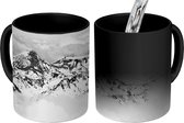 Magische Mok - Foto op Warmte Mok - De besneeuwde toppen van Tupungato - zwart wit - 350 ML