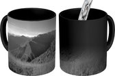 Magische Mok - Foto op Warmte Mok - Varens op het berglandschap in het Nationaal Park Val Grande - zwart wit - 350 ML