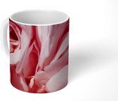 Mok - De ingevouwen bladeren van een roze roos - 350 ML - Beker