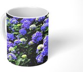 Mok - Paarse hortensia's in een Japanse tuin - 350 ML - Beker