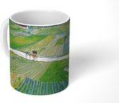 Mok - Koffiemok - Landschap met koets en trein - Vincent van Gogh - Mokken - 350 ML - Beker - Koffiemokken - Theemok