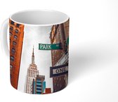 Mok - Het Empire State Building tussen de hoge gebouwen in New York - 350 ML - Beker