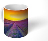 Mok - Een oranje met gele lucht boven de lavendelvelden - 350 ML - Beker