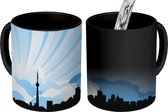 Magische Mok - Foto op Warmte Mok - tekening van de skyline van Toronto met een blauwe achtergrond - 350 ML