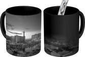 Magische Mok - Foto op Warmte Mok - Las Vegas in avondlicht - zwart wit - 350 ML