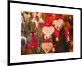 Photo en cadre - La décoration coeur suspendu sur le marché de Trent pendant Noël cadre photo noir avec passe-partout blanc xxl 120x80 cm - Affiche sous cadre (Décoration murale salon / chambre)