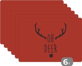 Placemat - Placemats kunststof - Kerst quote Oh deer tegen een rode achtergrond - 45x30 cm - 6 stuks - Hittebestendig - Anti-Slip - Onderlegger - Afneembaar
