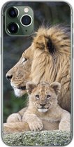 Geschikt voor iPhone 11 Pro hoesje - Volwassen leeuw met jong - Siliconen Telefoonhoesje