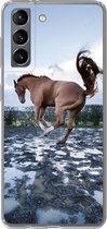Convient pour la coque Samsung Galaxy S21 - Cheval qui se bat dans les flaques d'eau - Étui de téléphone en Siliconen