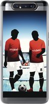 Geschikt voor Samsung Galaxy A80 hoesje - Een illustratie van twee voetballers in een stadion - Jongens - Meiden - Kids - Siliconen Telefoonhoesje