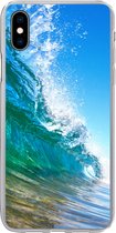 Geschikt voor iPhone Xs Max hoesje - Een close-up van een golf die breekt voor de kust van Hawaii - Siliconen Telefoonhoesje