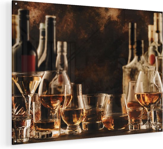 Artaza Glasschilderij - Glazen met Sterke Drank - Flessen - 80x60 - Plexiglas Schilderij - Foto op Glas