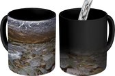 Magische Mok - Foto op Warmte Mok - Winters berglandschap en rotsen in de rivier in Glen Coe - 350 ML
