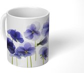 Mok - Paarse violen op een lichtbak - 350 ML - Beker