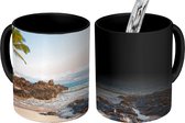 Magische Mok - Foto op Warmte Mok - Tropische palmbomen op het strand van Maui - 350 ML