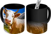Magische Mok - Foto op Warmte Mok - Koe - Sneeuw - Alpen - 350 ML