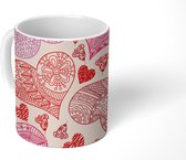 Mok - Koffiemok - Een illustratie met roze en rode hartjes - Mokken - 350 ML - Beker - Koffiemokken - Theemok