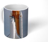 Mok - Een space shuttle op het lanceerplatform met de Amerikaanse vlag - 350 ML - Beker