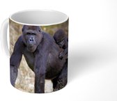 Mok - Afbeelding van een Gorilla met een jong op de rug - 350 ML - Beker