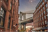 Doorkijk naar de Manhattan Bridge in New York - Foto op Tuinposter - 90 x 60 cm