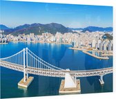 Indrukwekkende Twangandaegyobrug voor skyline van Busan  - Foto op Plexiglas - 90 x 60 cm