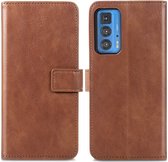 iMoshion Hoesje Geschikt voor Motorola Edge 20 Pro Hoesje Met Pasjeshouder - iMoshion Luxe Bookcase - Bruin