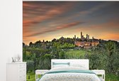 Behang - Fotobehang De Europese stad San Gimignano in Italië - Breedte 275 cm x hoogte 220 cm