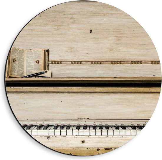 Dibond Wandcirkel - Oude Piano met een Boekje en Kroontjespen - 40x40cm Foto op Aluminium Wandcirkel (met ophangsysteem)