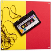 Tuinposter – Cassette op Rood/Gele muur  - 80x80cm Foto op Tuinposter  (wanddecoratie voor buiten en binnen)