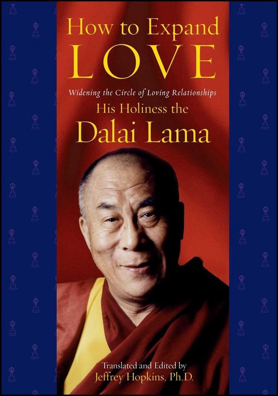 Boek "How to Expand LOVE" met een portret van de Dalai Lama, gekleed in monnikenkleding.