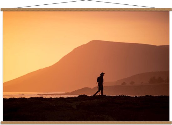 Schoolplaat – Silhouet van Bergwandelaar - 150x100cm Foto op Textielposter (Wanddecoratie op Schoolplaat)