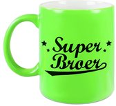 Super broer cadeau mok / beker neon groen met sterren 330 ml