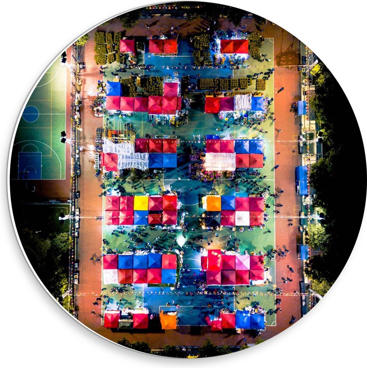 KuijsFotoprint Forex Wandcirkel - Groot Feest van Bovenaf Gefotografeerd - 30x30cm Foto op Wandcirkel (met ophangsysteem) Rood