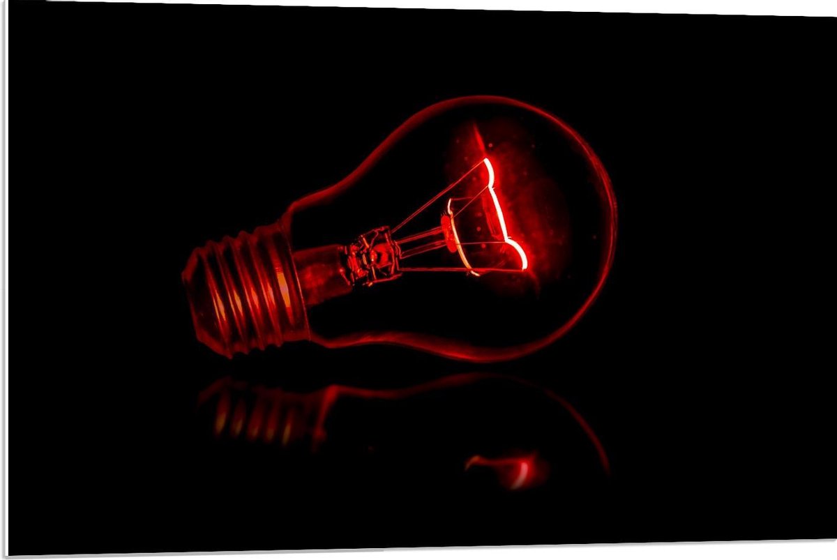 Forex - Rode Gloeilamp op Zwarte Achtergrond - 90x60cm Foto op Forex