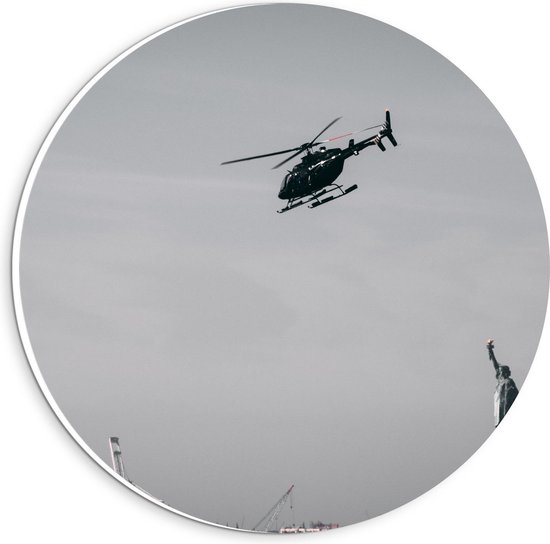 Forex Wandcirkel - Helikopter boven Vrijheidsbeeld - 20x20cm Foto op Wandcirkel (met ophangsysteem)