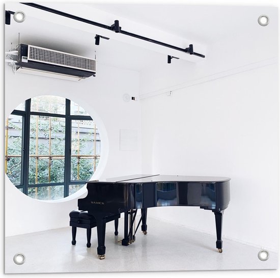 Tuinposter – Piano in Witte Ruimte - 50x50cm Foto op Tuinposter  (wanddecoratie voor buiten en binnen)