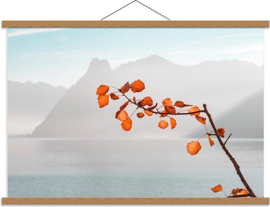 Schoolplaat – Oranje Tak bij Zee en Bergen - 90x60cm Foto op Textielposter (Wanddecoratie op Schoolplaat)