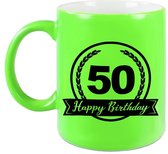 Happy Birthday 50 years cadeau mok / beker met wimpel - 330 ml - neon groen - Abraham / Sarah - verjaardagscadeau