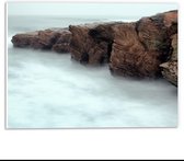 Forex - Rotsen met Mist - 40x30cm Foto op Forex