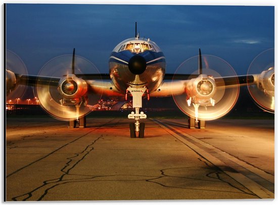 Dibond - Voorkant Vliegtuig ''S nachts  - 40x30cm Foto op Aluminium (Wanddecoratie van metaal)