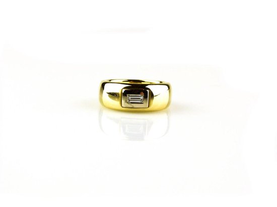 ring in geel en wit goud gezet met diamant baget