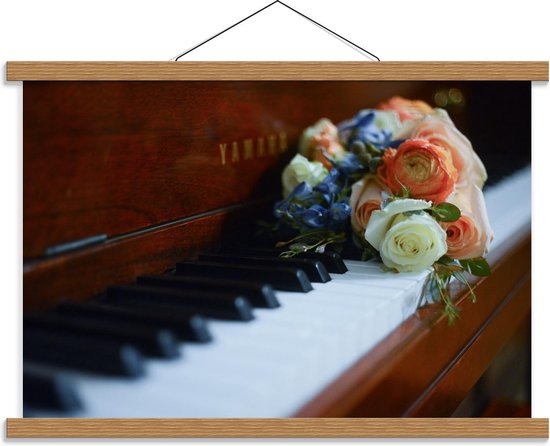 Schoolplaat – Rozenboeket op Piano - 60x40cm Foto op Textielposter (Wanddecoratie op Schoolplaat)