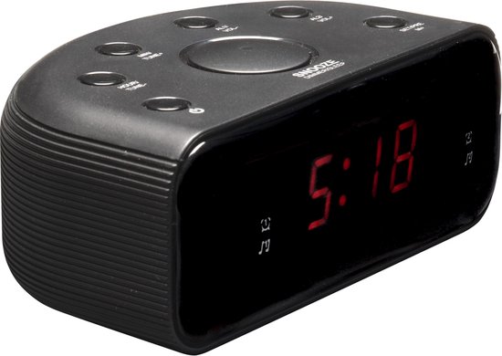 Zwarte wekkerradio met rode digitale tijdsaanduiding 5:18.