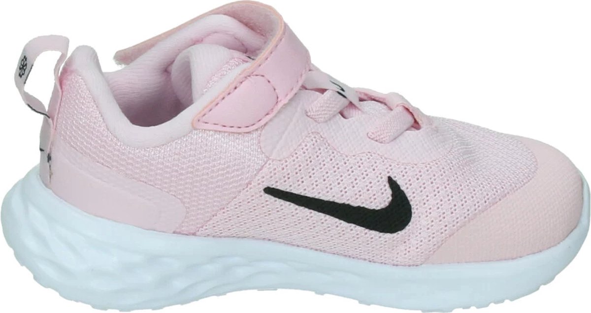 BASKET JUNIOR FILLE NOIR ROSE NIKE REVOLUTION 